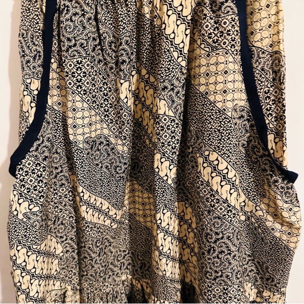 F21 | Dress | Smocked Taupe/Navy with Pockets - Picture 3 of 5
